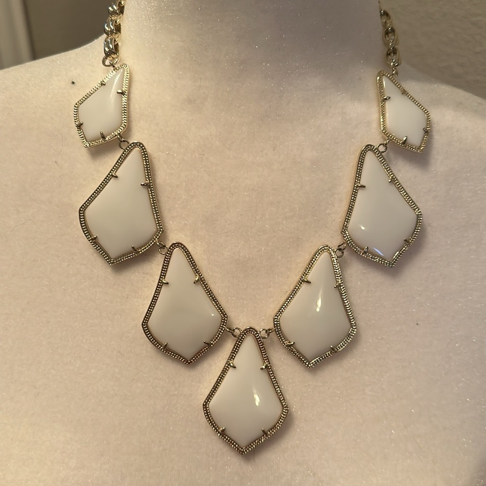 Kendra Scott White Statement Necklace - Picture 2 of 3